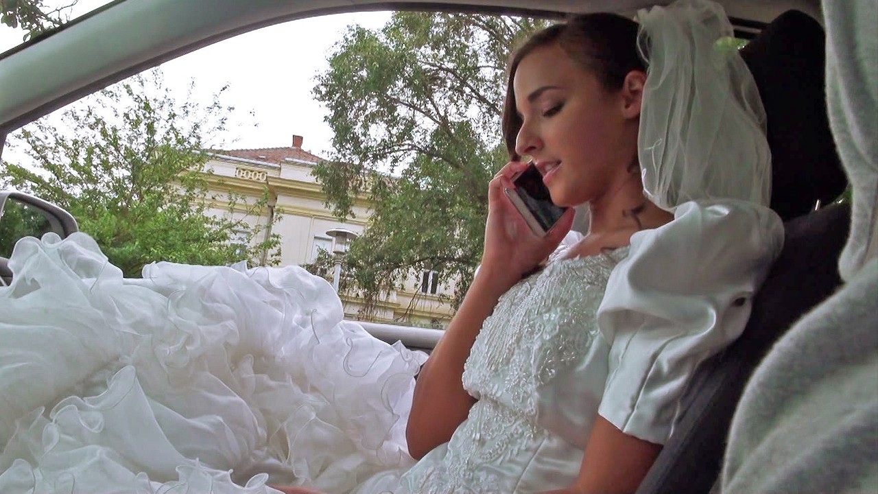 noiva abandonada transou com o cara que deu carona a ela – Porno Legendado – Porno Com Legenda