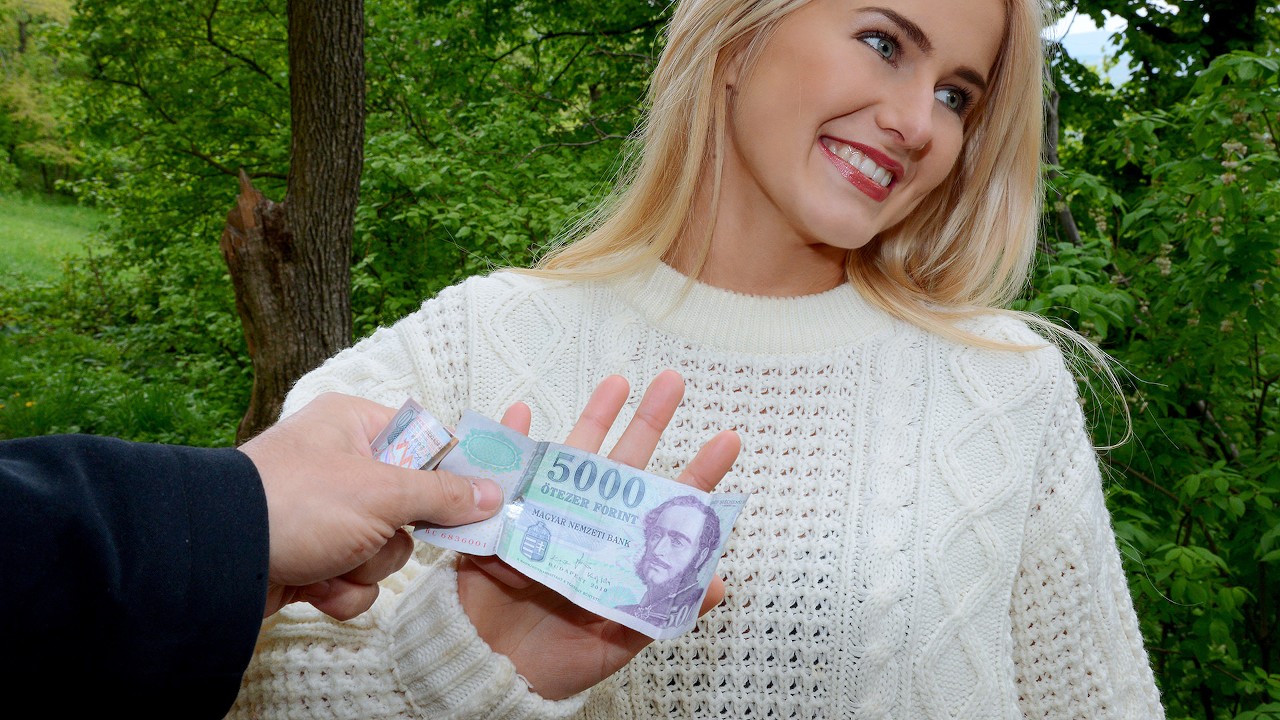 loira gata transou com um desconhecido no meio do mato por dinheiro – Porno Legendado – Porno Com Legenda